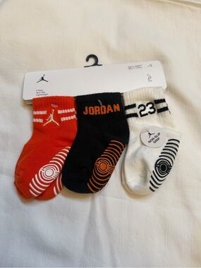 Jordan 3-Pack infant non-slip socks 12-24months
